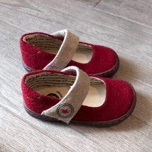 Livie & Luca Felt Red Mary Janes sz6